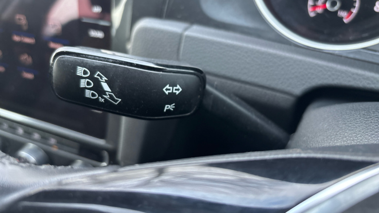 Volkswagen Golf 1.0 TSI 110 SE 5dr Petrol Hatchback